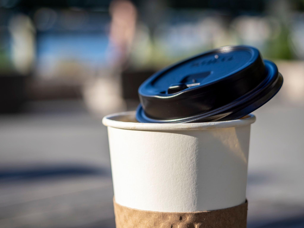 Loose coffee cup lid causing potential takeaway drink spills